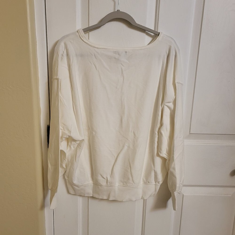 NYDJ V-neck long dolman sleeves Color Vanilla NWT Size 1X - Picture 3 of 13